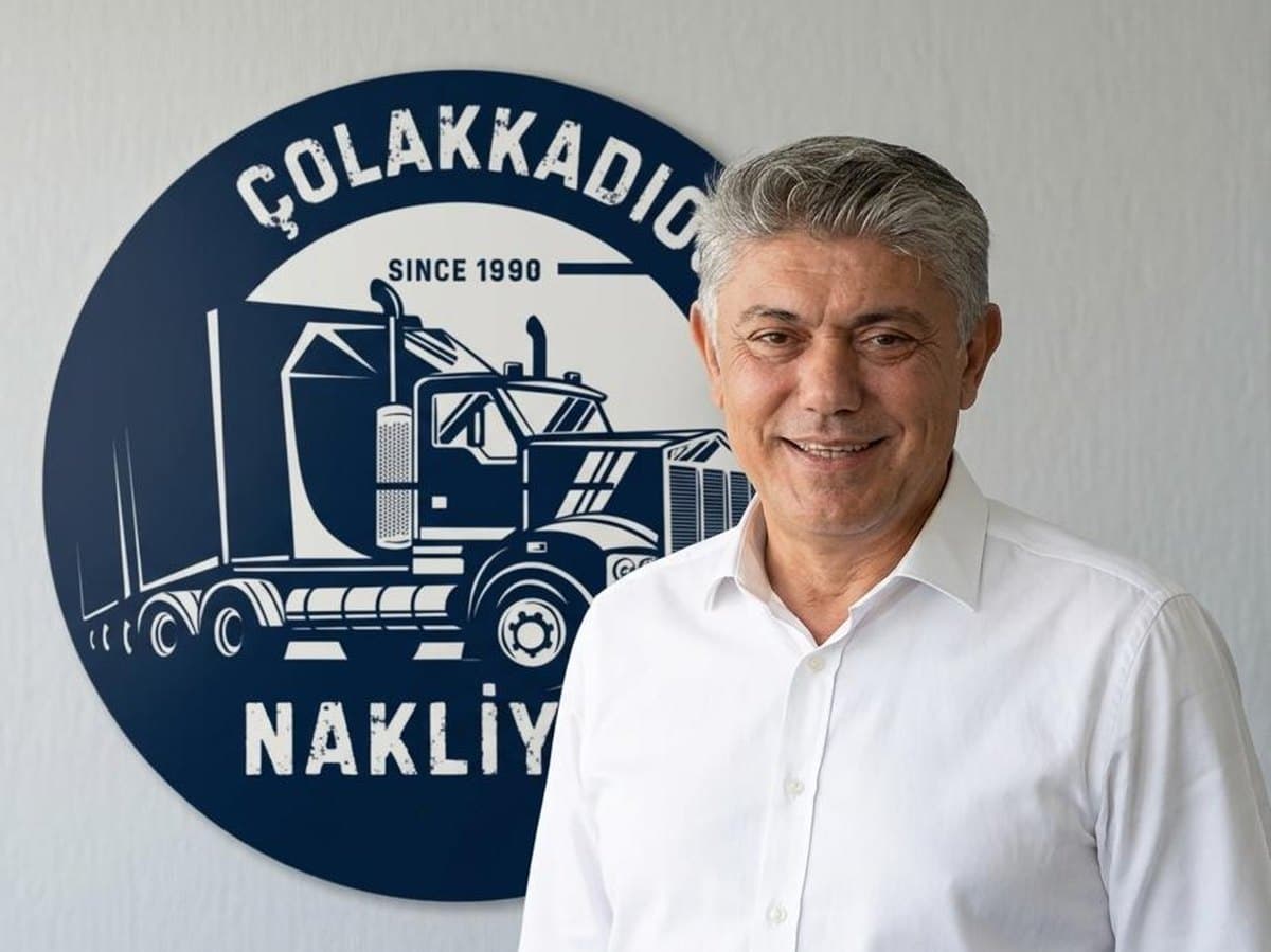 Şirket ortağımız Mustafa Çolakkadıoğlu, Çolakkadıoğlu Lojistik ofisinde